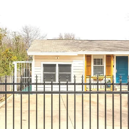 Conveniently Located San Antonio Getaway Hotel